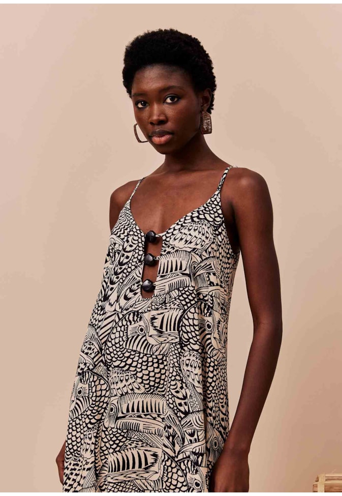 Vestido Longo Detalhes Pedras Estampado Tucán