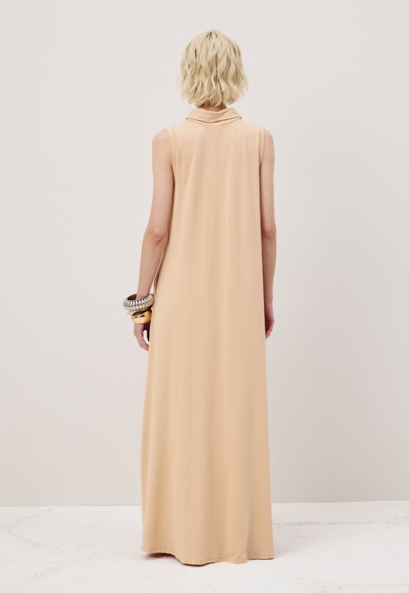 Vestido Longo Gola Alta Vista Traseira
