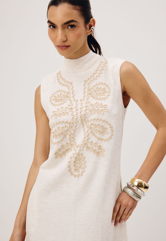 Vestido Longo Gola Alta Bordado