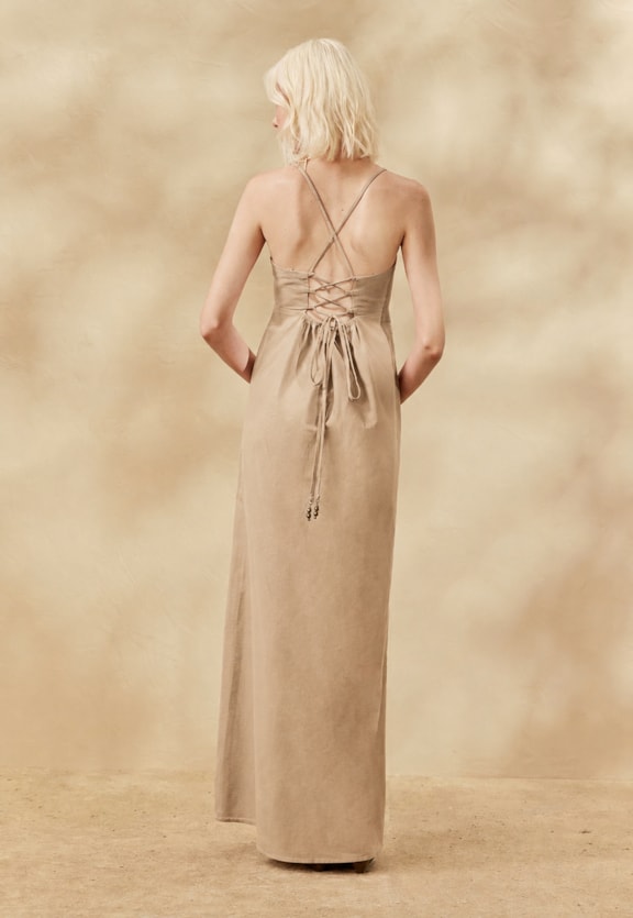 Vestido Longo Liso Amarração Costas Vista Traseira