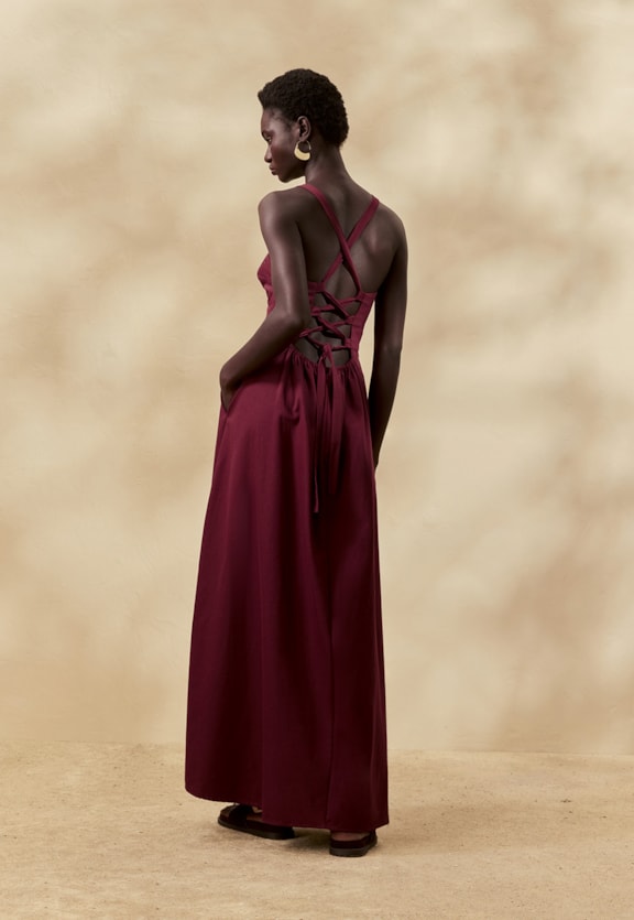 Vestido Longo Liso Amarração Costas Vista Traseira