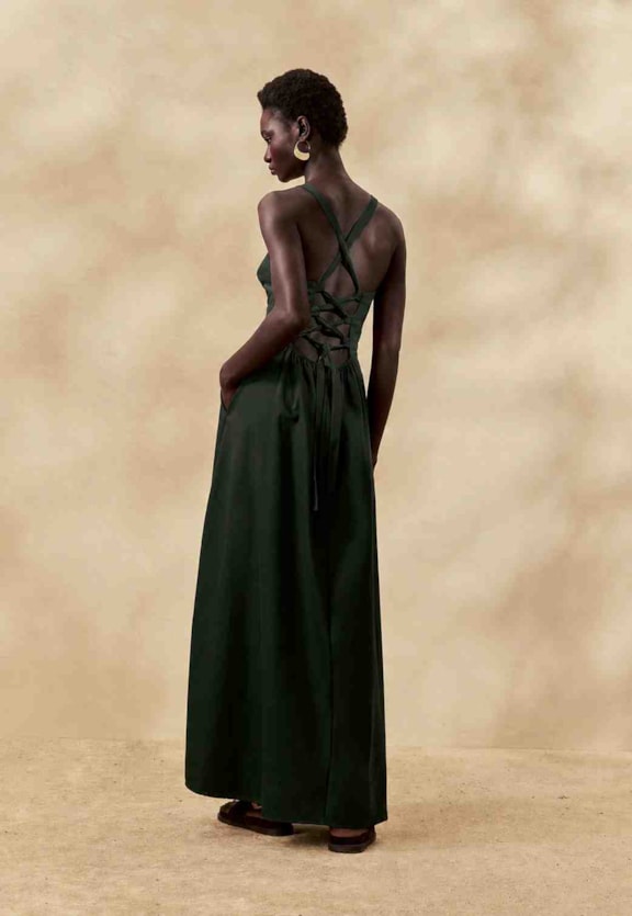 Vestido Longo Liso Amarração Costas Vista Traseira
