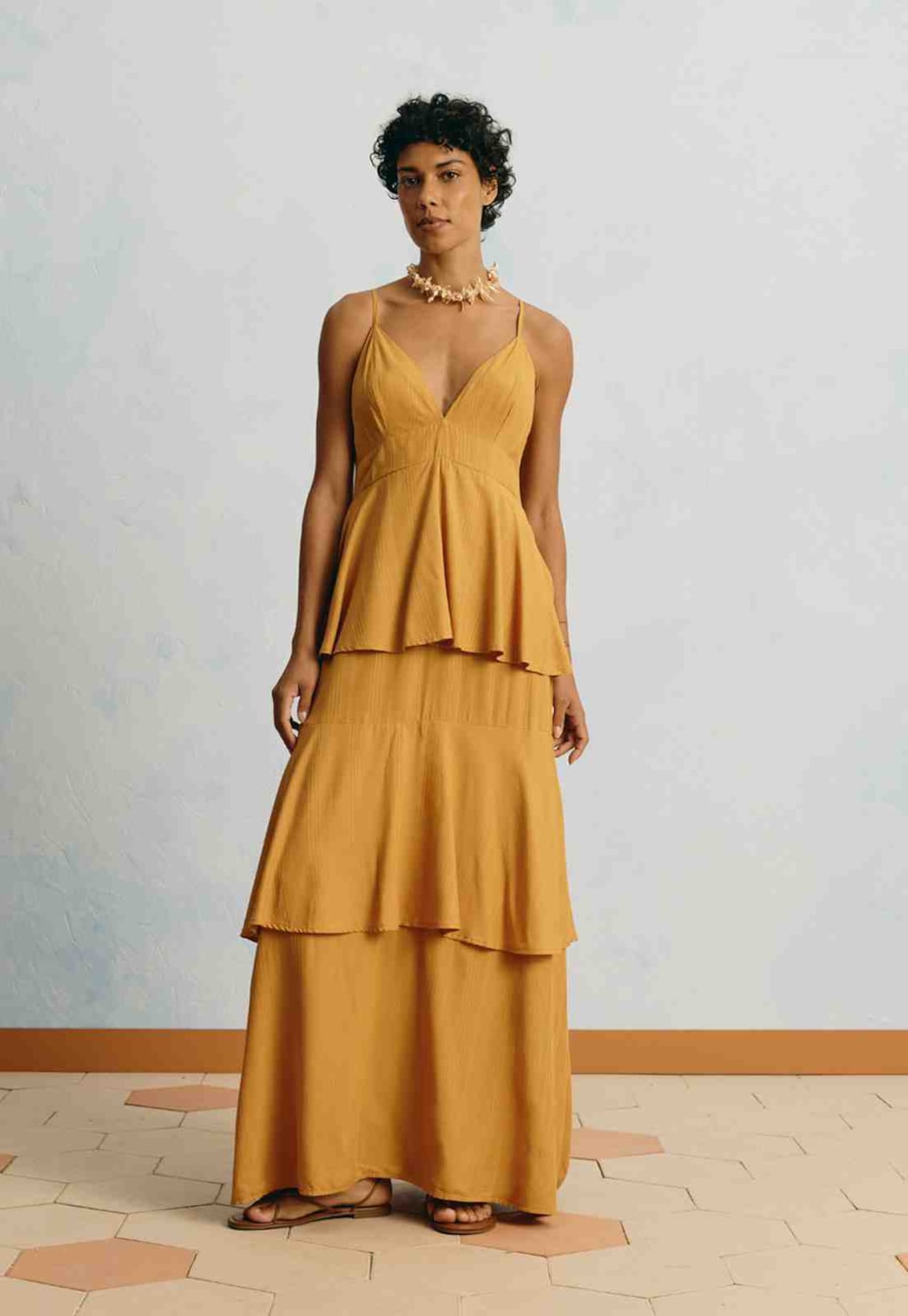 Vestido Longo Liso Babados