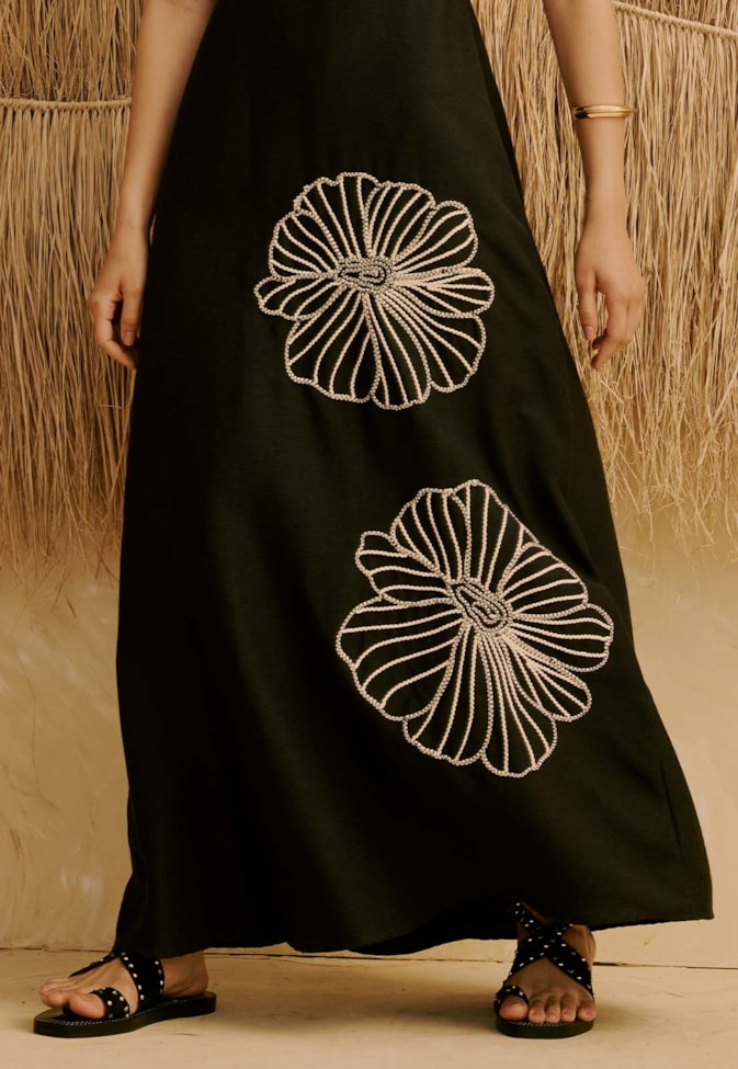 Vestido Longo Liso Bordado