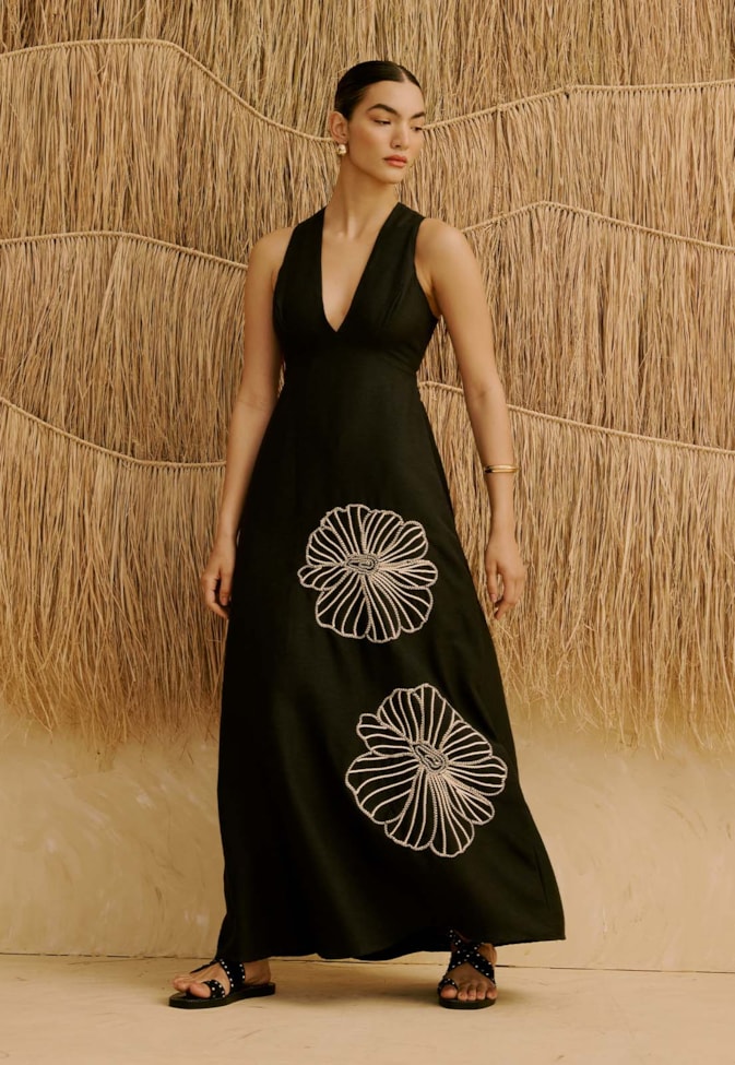 Vestido Longo Liso Bordado