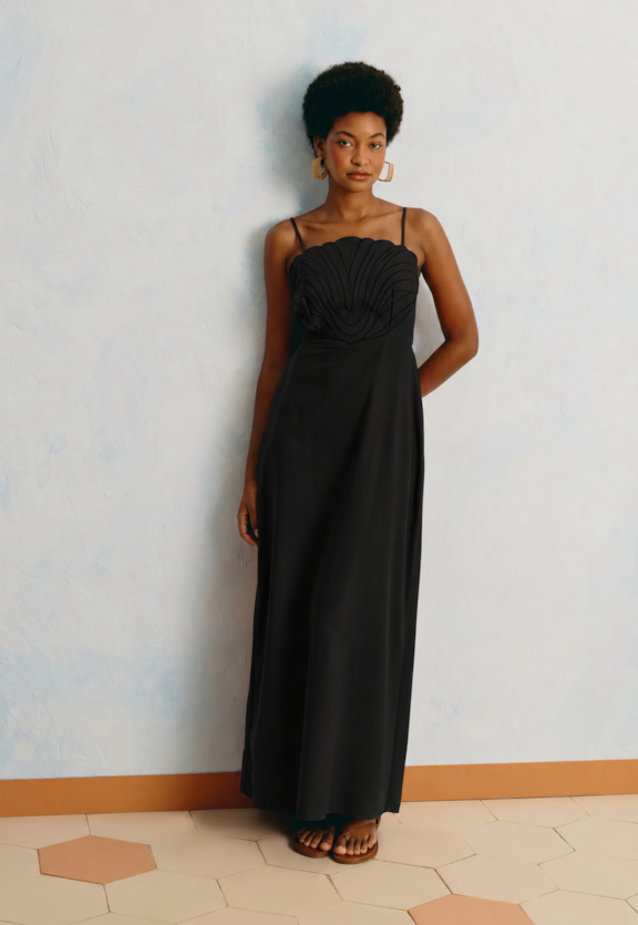 Vestido Longo Liso Bordado Concha Vista Frontal