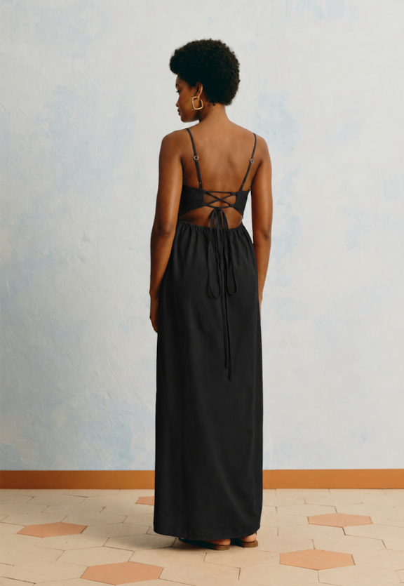 Vestido Longo Liso Bordado Concha Vista Traseira