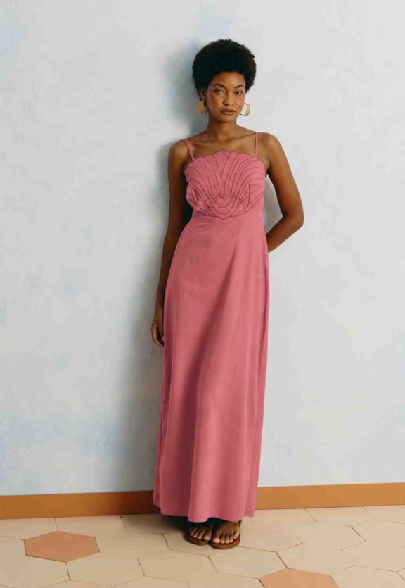 Vestido Longo Liso Bordado Concha Vista Frontal
