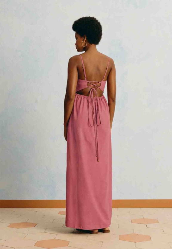 Vestido Longo Liso Bordado Concha Vista Traseira