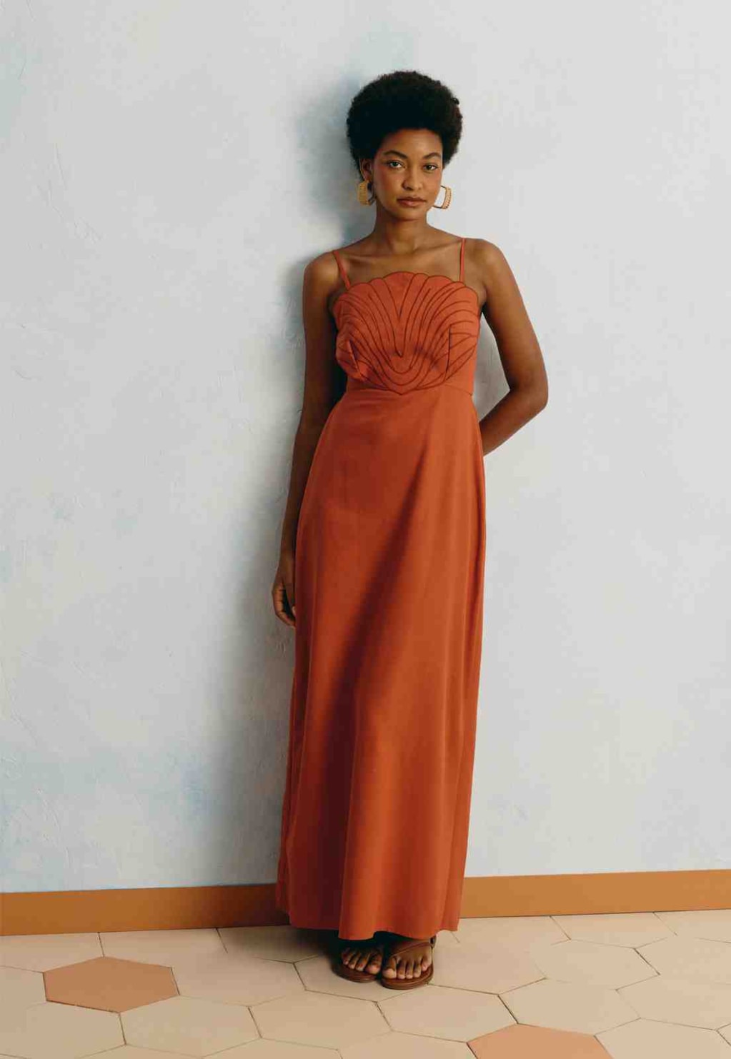 Vestido Longo Liso Bordado Concha