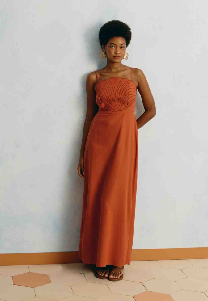 Vestido Longo Liso Bordado Concha