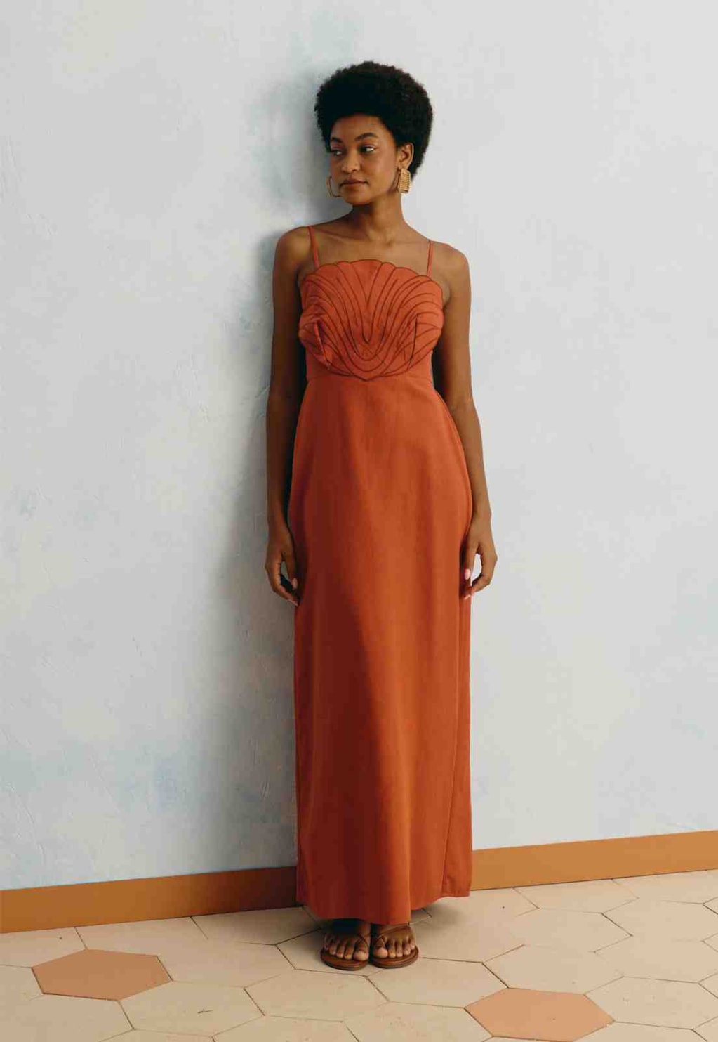 Vestido Longo Liso Bordado Concha