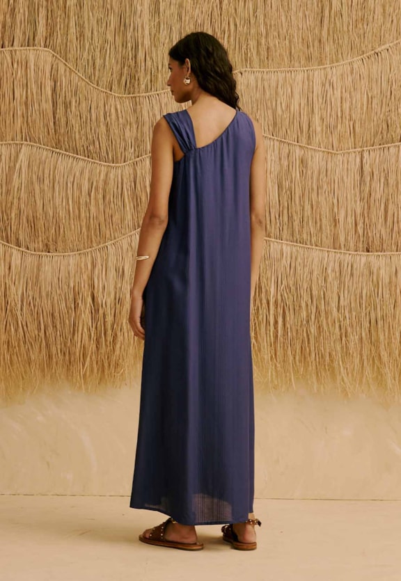 Vestido Longo Liso com Detalhe na Alça Vista Traseira