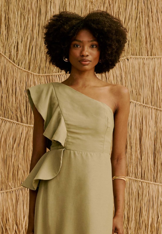 Vestido Longo Liso Detalhe Babado