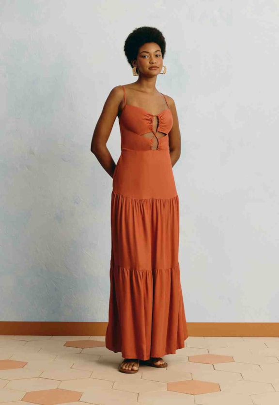 Vestido Longo Liso Detalhe Busto Vista Frontal