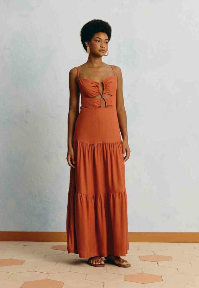Vestido Longo Liso Detalhe Busto