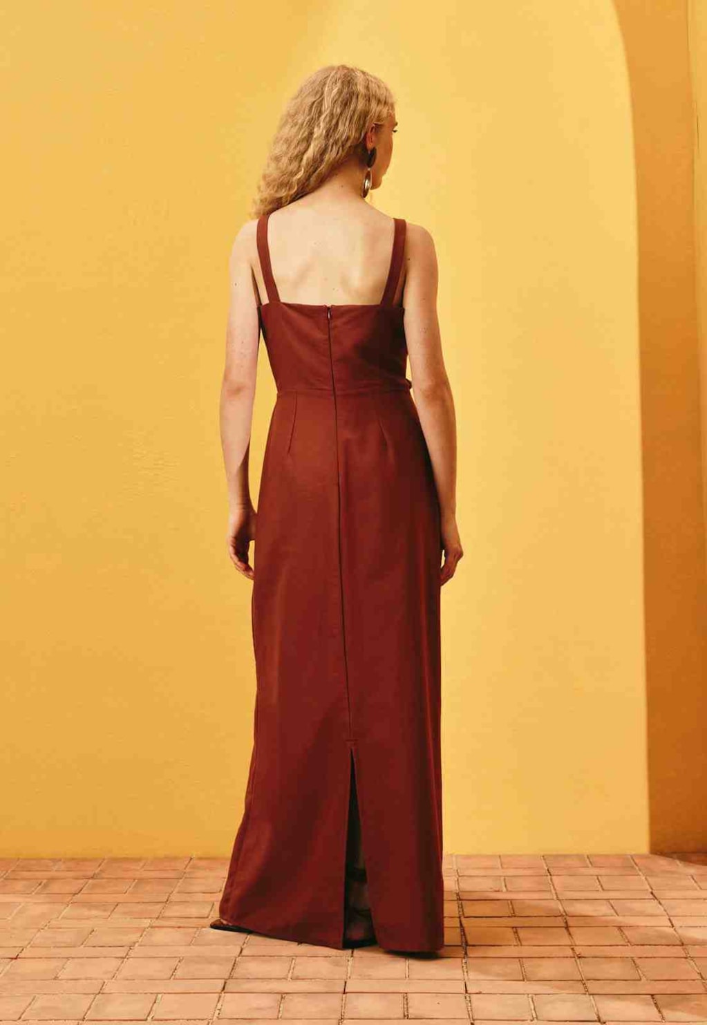 Vestido Longo Liso Detalhe Ponteiras