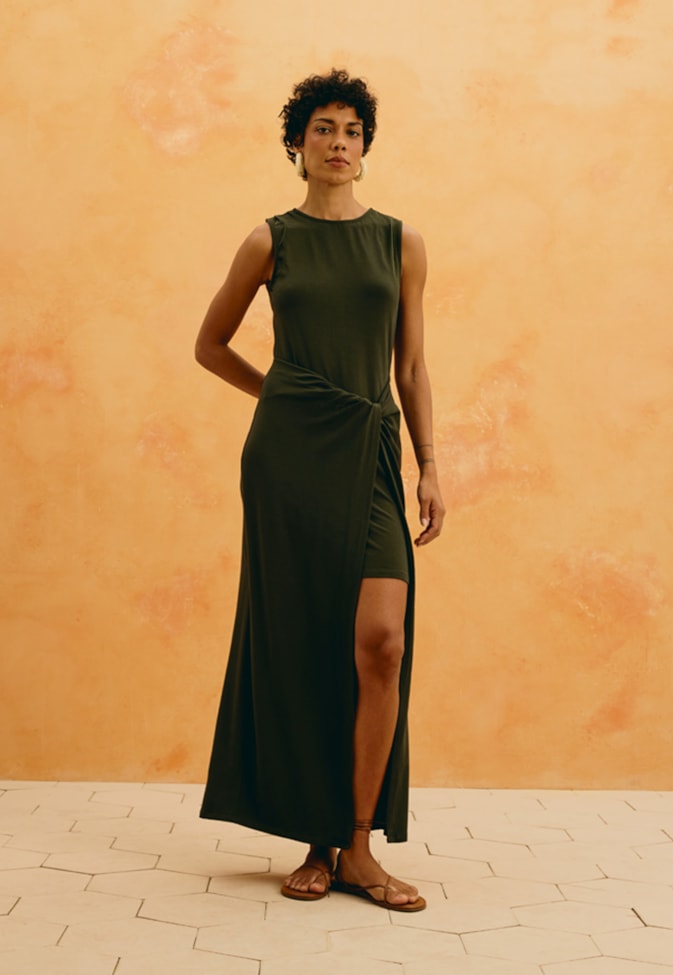 Vestido Longo Liso Fenda Torcido