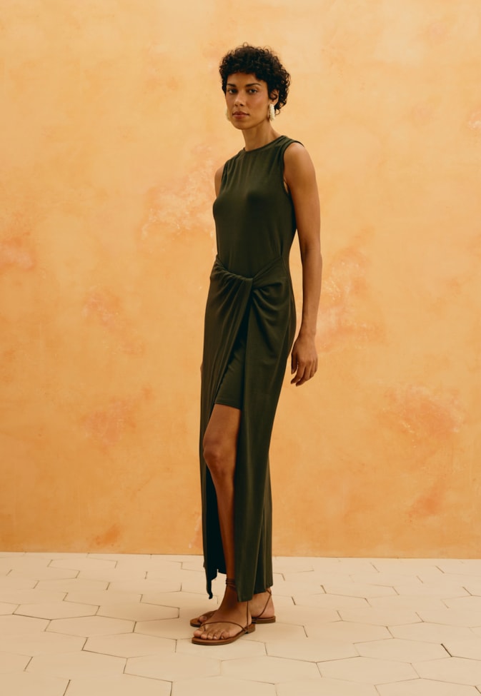 Vestido Longo Liso Fenda Torcido