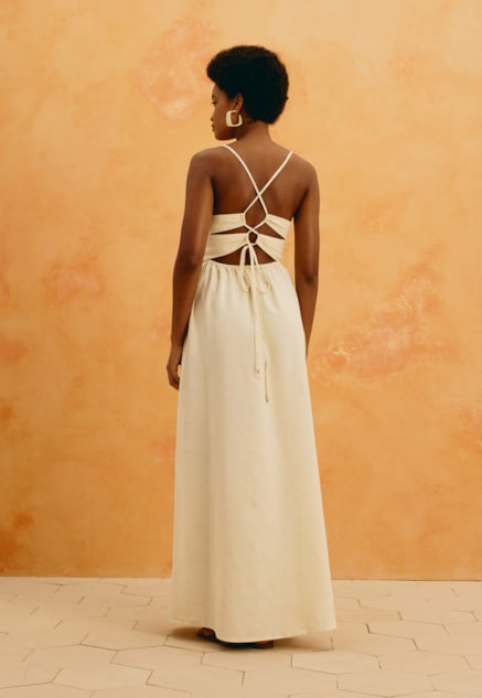 Vestido Longo Liso Flores Crochê Vista Traseira