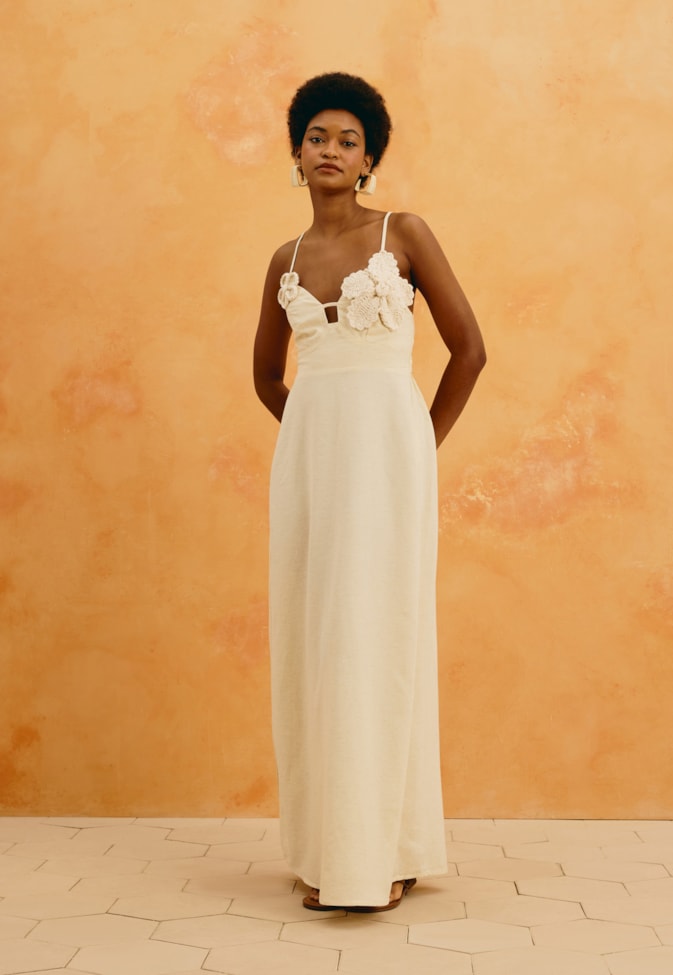 Vestido Longo Liso Flores Crochê