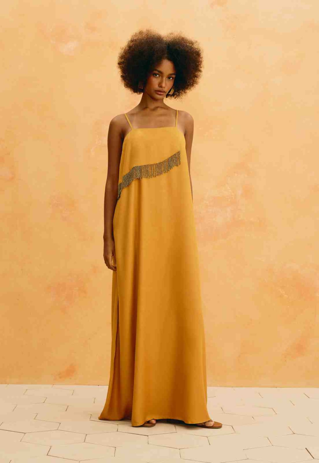 Vestido Longo Liso Franja Miçangas