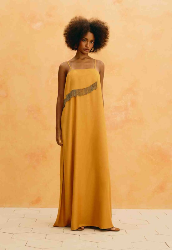 Vestido Longo Liso Franja Miçangas Vista Frontal