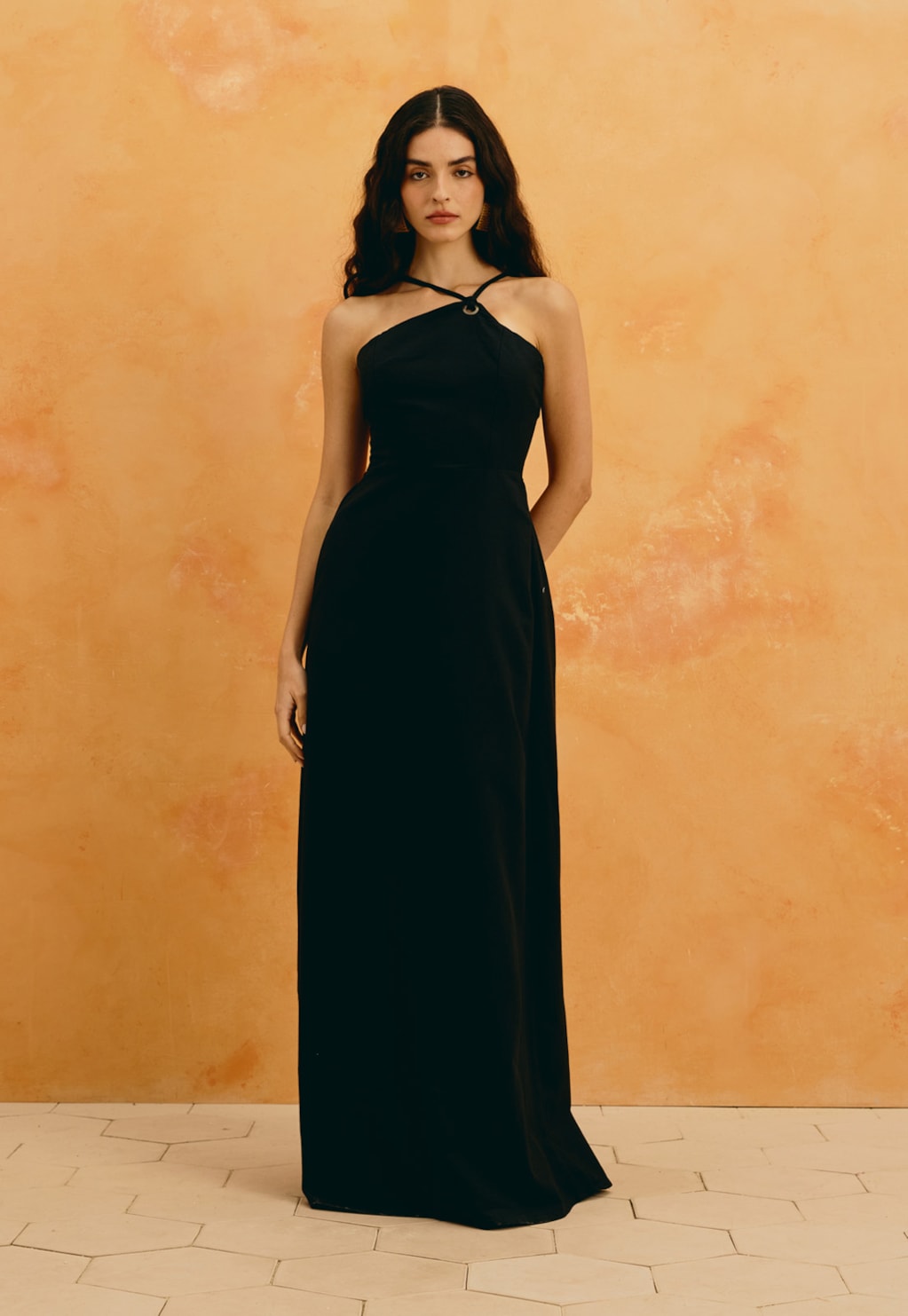 Vestido Longo Liso Ilhós