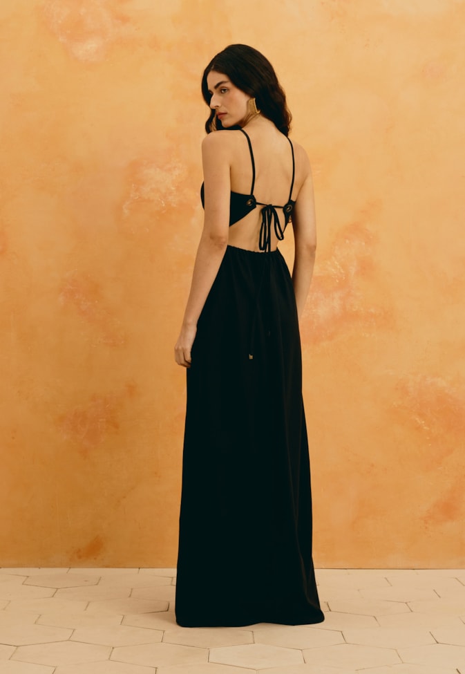 Vestido Longo Liso Ilhós