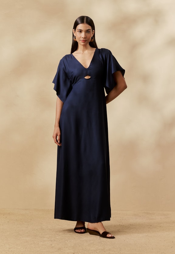 Vestido Longo Liso Manga Ampla Vista Frontal