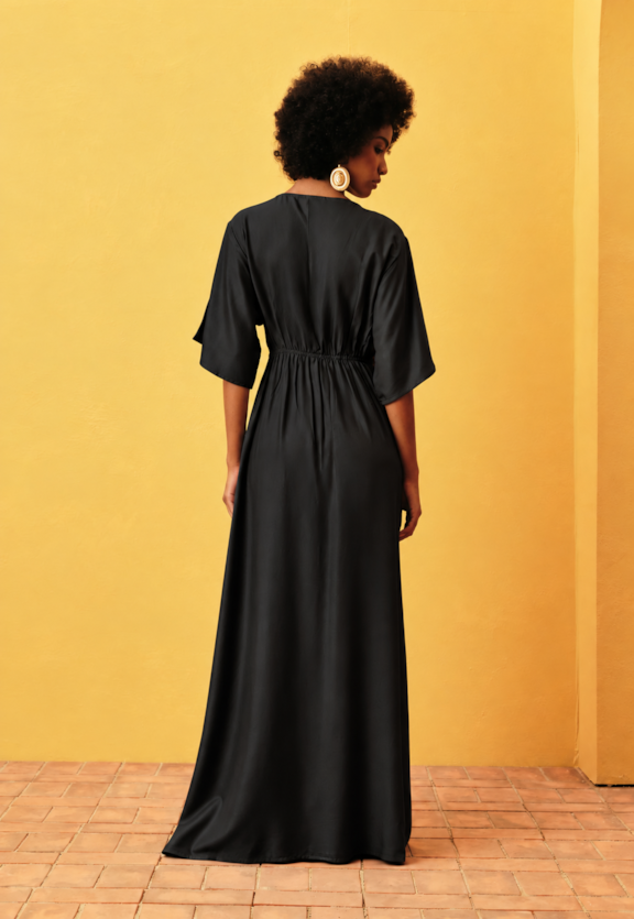 Vestido Longo Liso Manga Ampla Vista Traseira