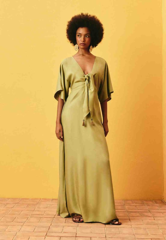 Vestido Longo Liso Manga Ampla Vista Frontal