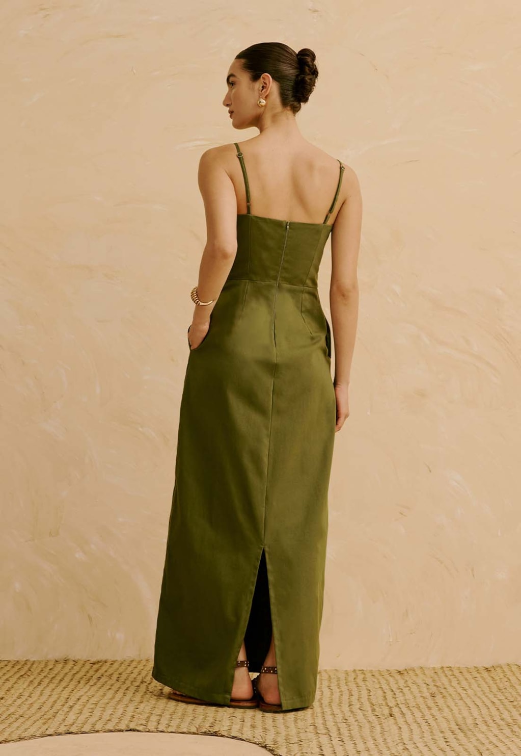 Vestido Longo Liso Pala Assimetrica Decote 