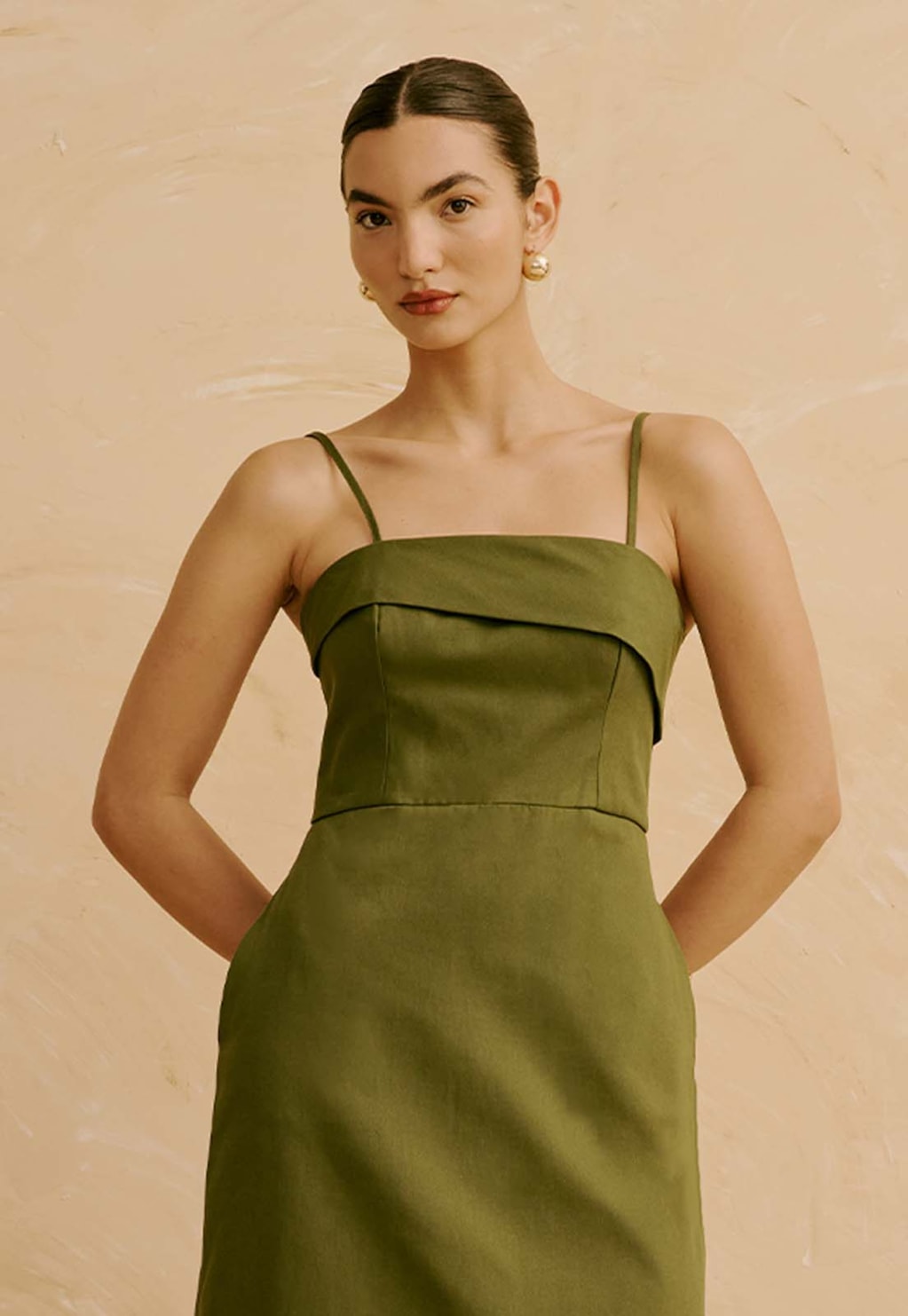 Vestido Longo Liso Pala Assimetrica Decote 