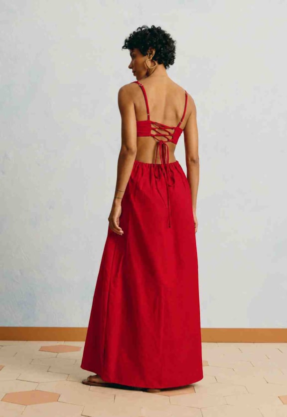 Vestido Longo Liso Patch Flor Vista Traseira