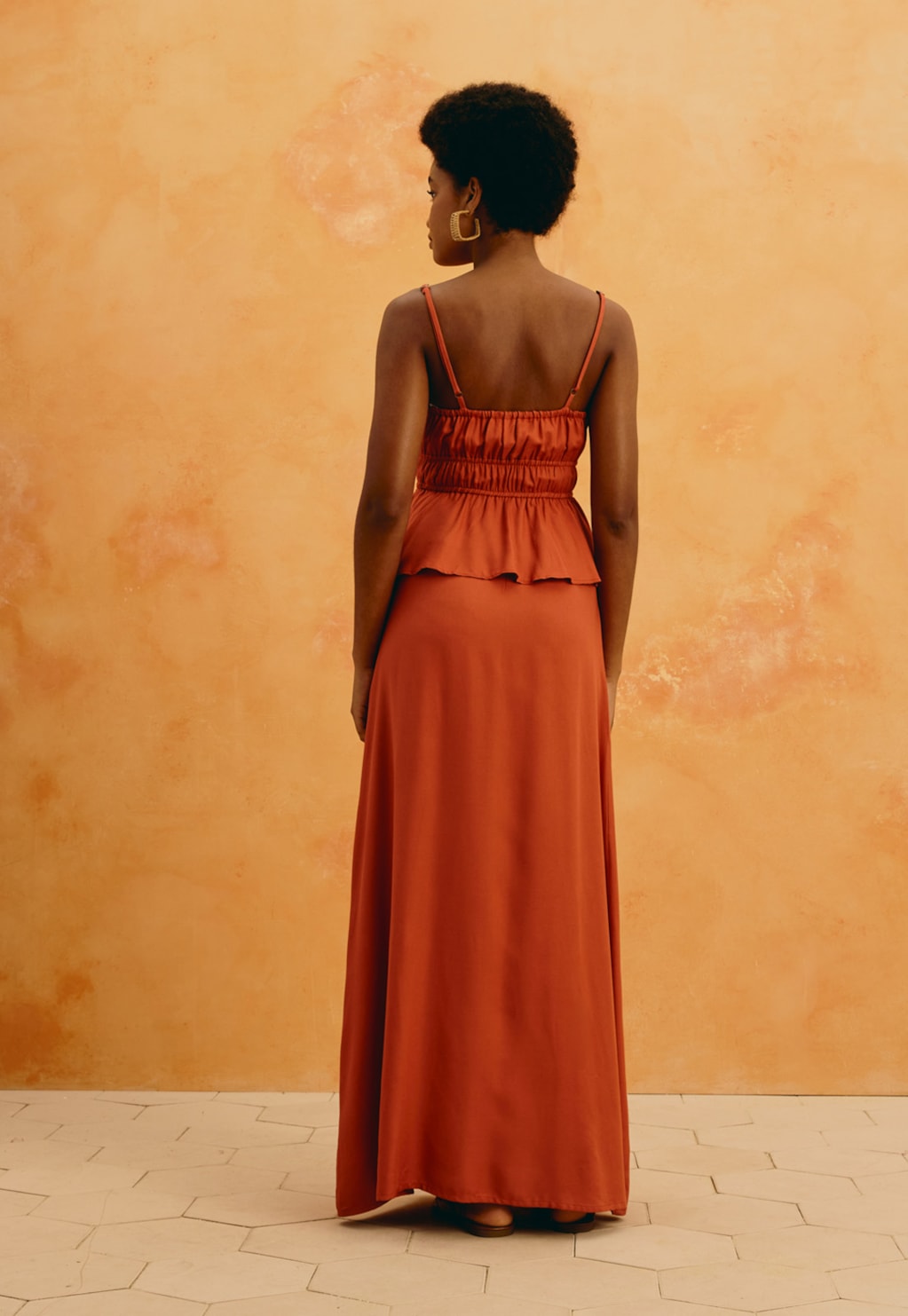 Vestido Longo Liso Peplum Babados