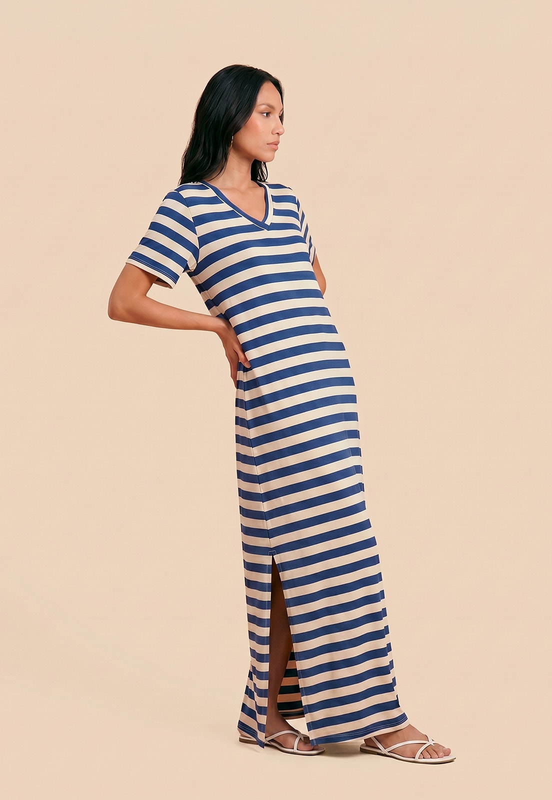 Vestido Longo Liso Reto Gola V