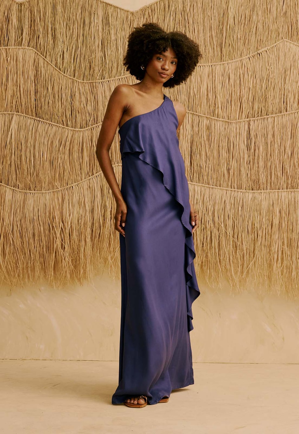 Vestido Longo Liso Um Ombro Só Babado Cascata  