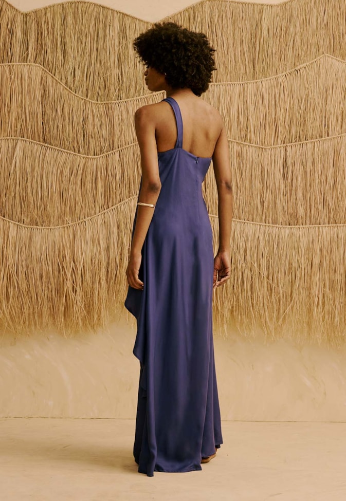 Vestido Longo Liso Um Ombro Só com Babado Cascata