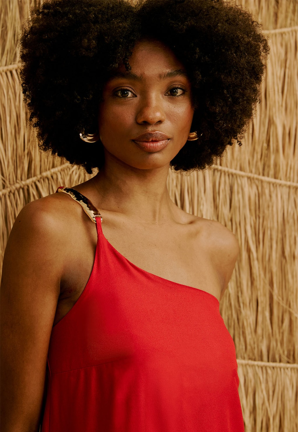 Vestido Longo Liso Um Ombro Só com Detalhe Alça Metal