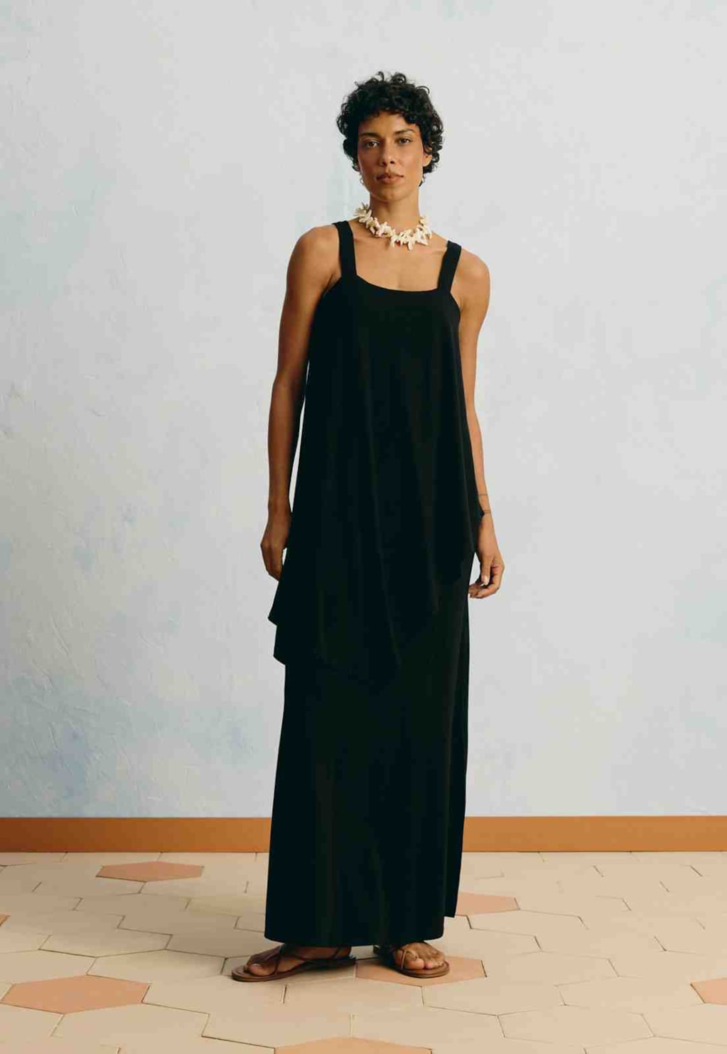 Vestido Longo Liso Veste Sobreposta