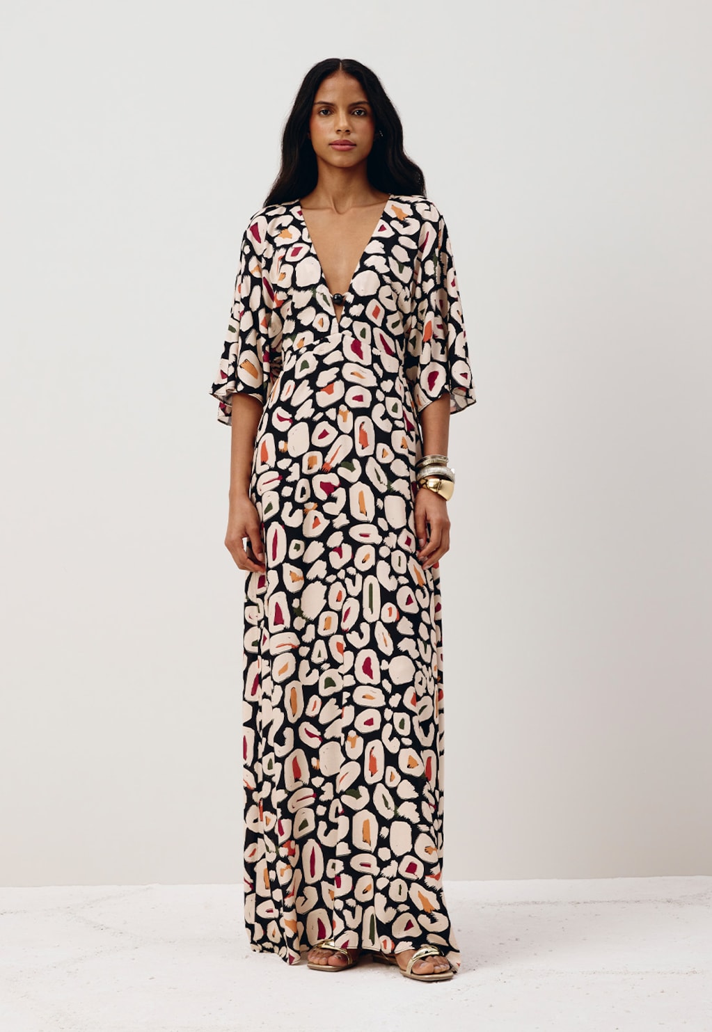 Vestido Longo Manga Ampla Detalhe Ponteira Onza