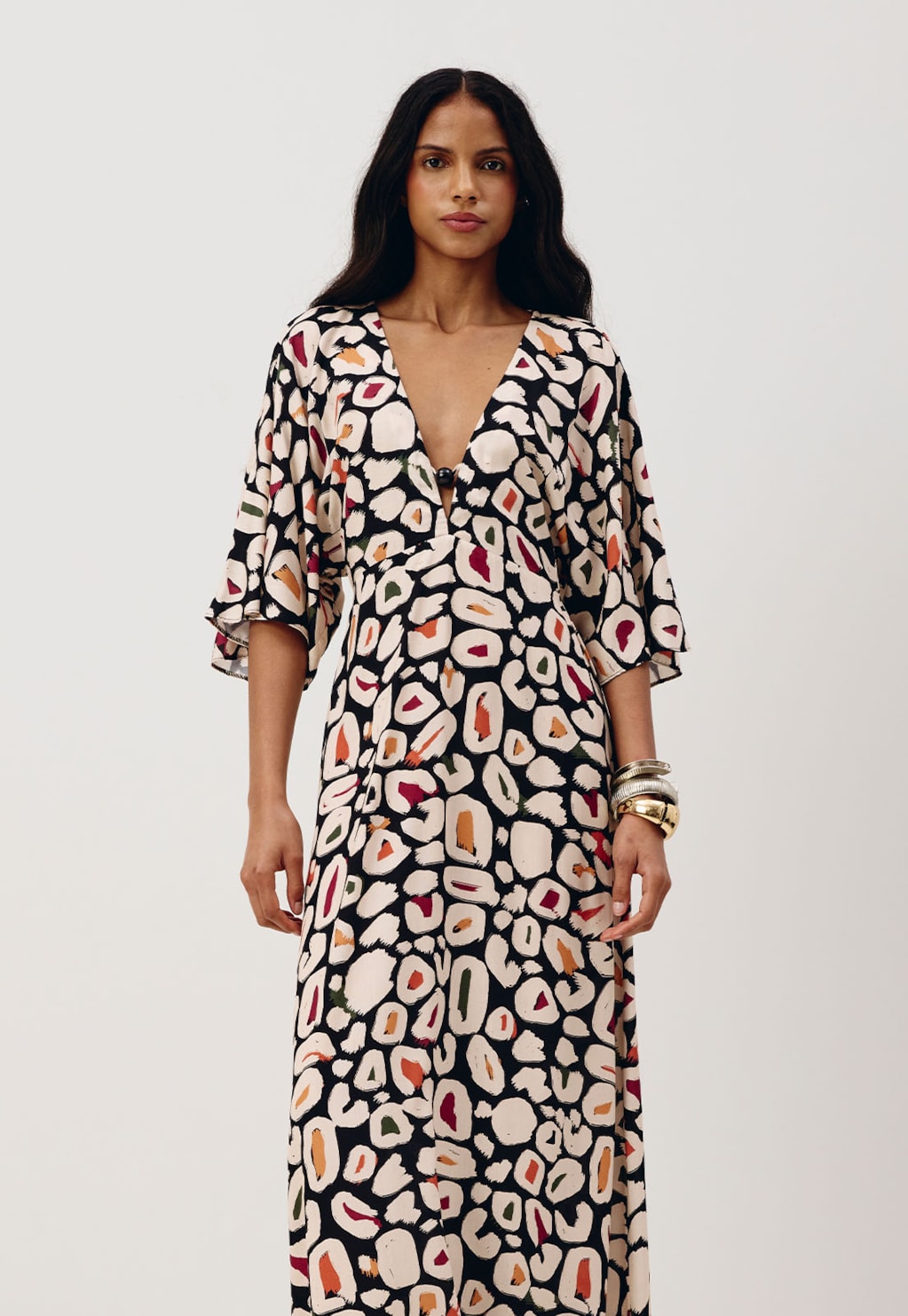 Vestido Longo Manga Ampla Detalhe Ponteira Onza