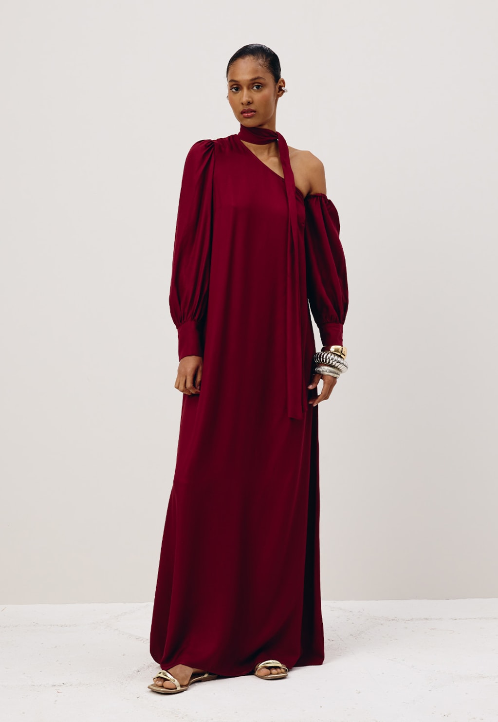 Vestido Longo Manga Assimétrica