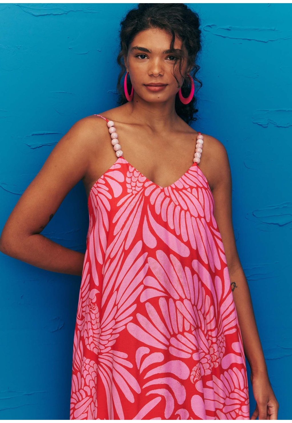 Vestido Longo Ponteiras Estampado Araras de Bonito