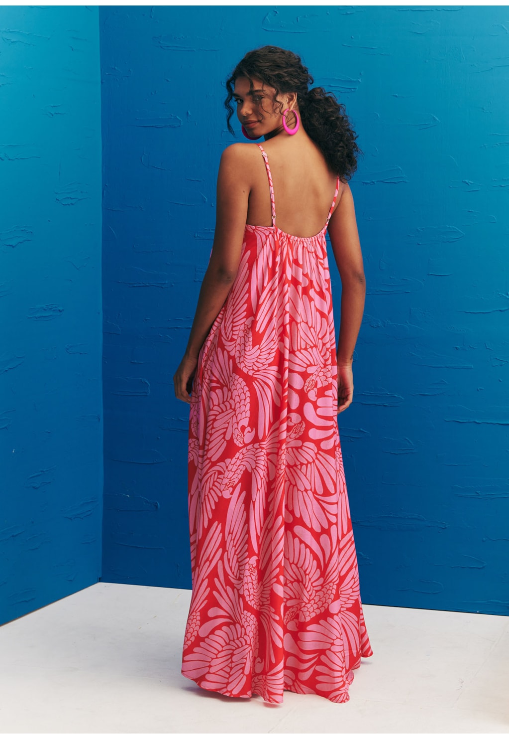 Vestido Longo Ponteiras Estampado Araras de Bonito