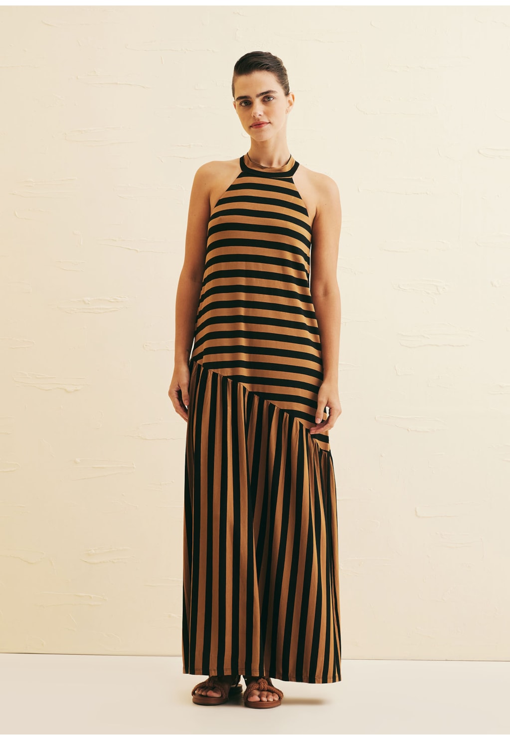 Vestido Longo Recorte Assimétrico