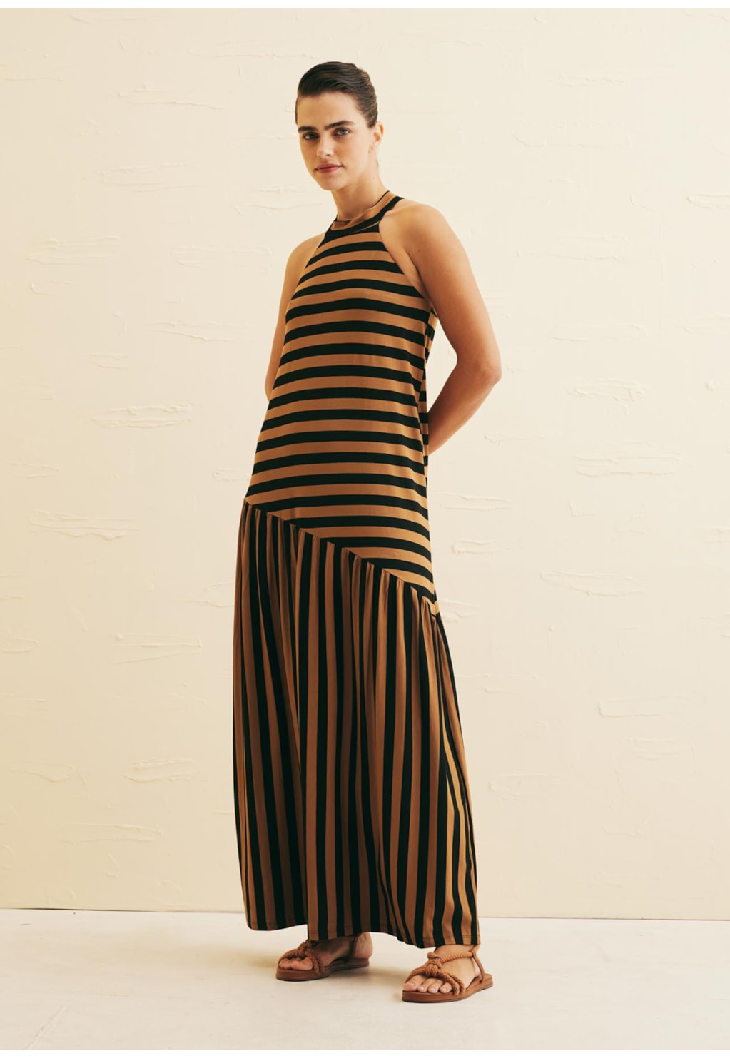 Vestido Longo Recorte Assimétrico