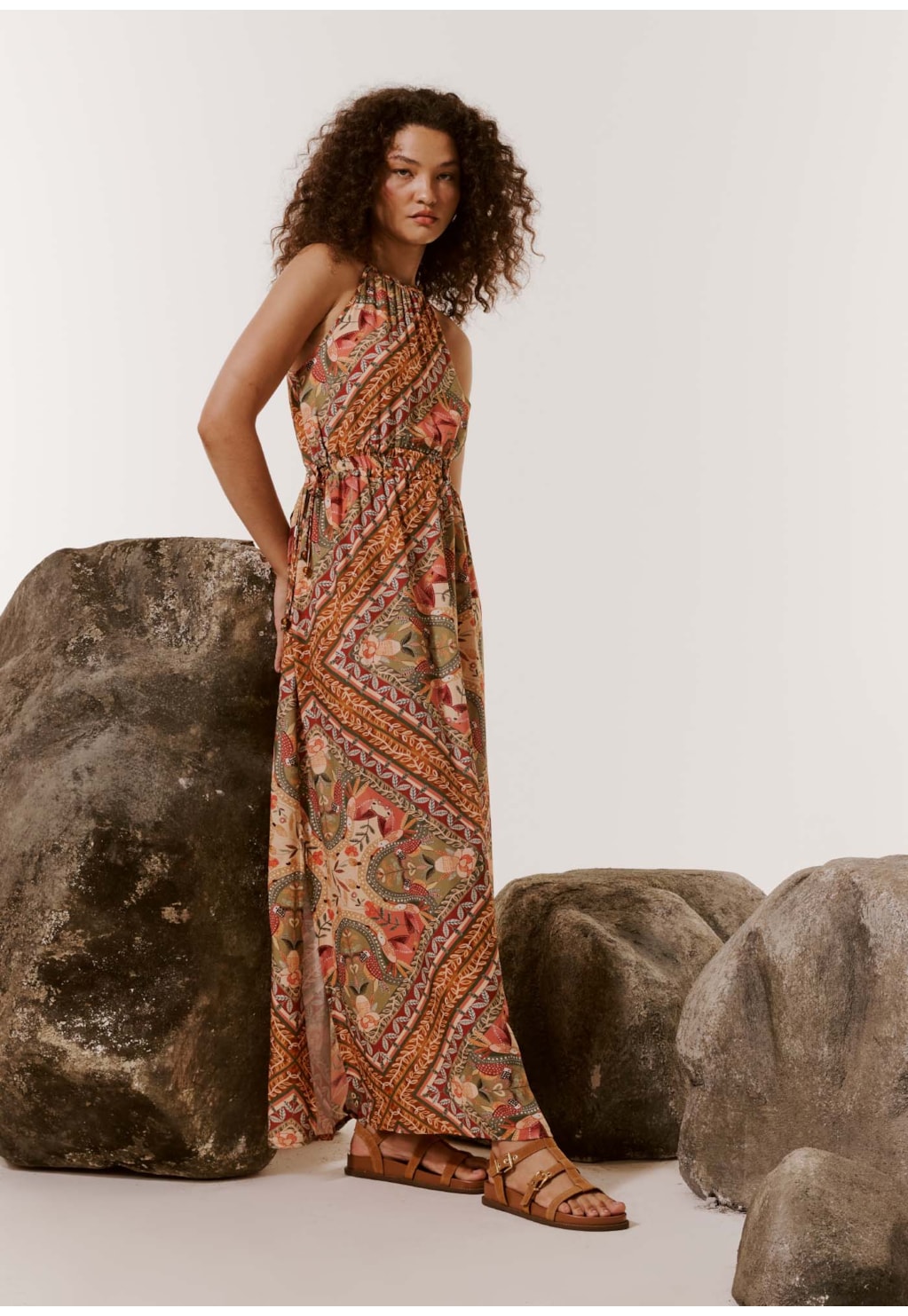 Vestido Longo Recorte Lateral Estampado Lenço Ipê