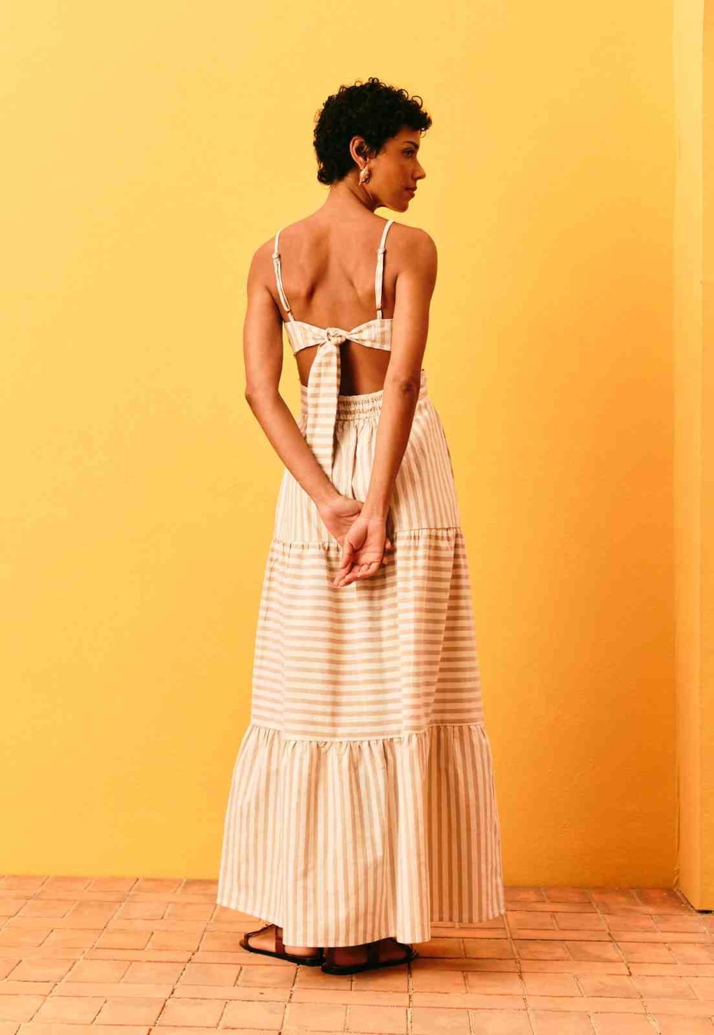 Vestido Longo Recortes Listrado